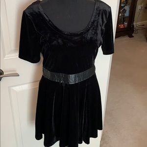 Adorable black velvet dress with leather accents🌹